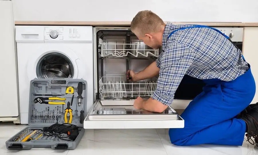 Yenimahalle Siemens servisi teknisyen ekibi beyaz eşya tamiri yaparken